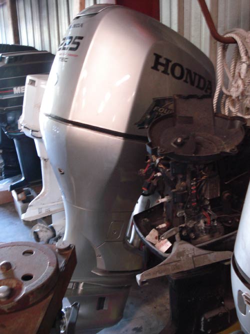 225hp VTEC Honda Outboard Boat Motor.