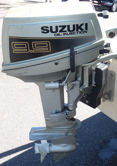 Куплю плм 9 9. Suzuki 2009 DT9.9. Лодочный мотор Сузуки 9.9. Suzuki 9.9 2 тактный. Лодочный мотор Сузуки dt5.